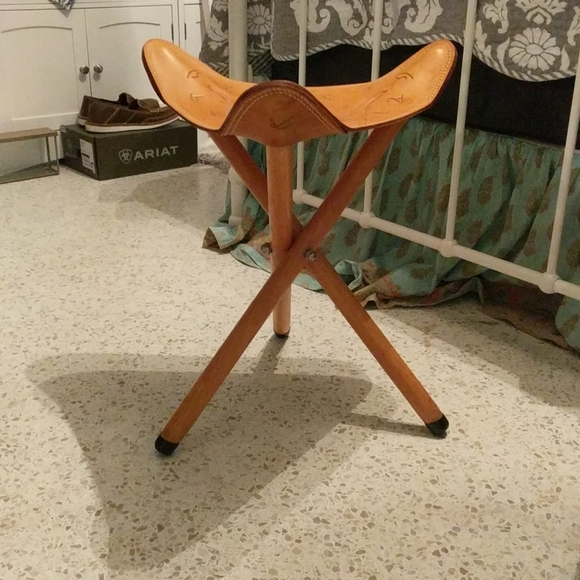 Super cool tooled leather tri-pod stool - Picture 2 of 4